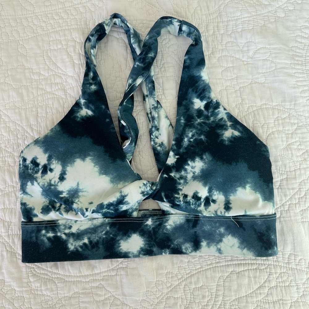 Fabletics cross back sports bra